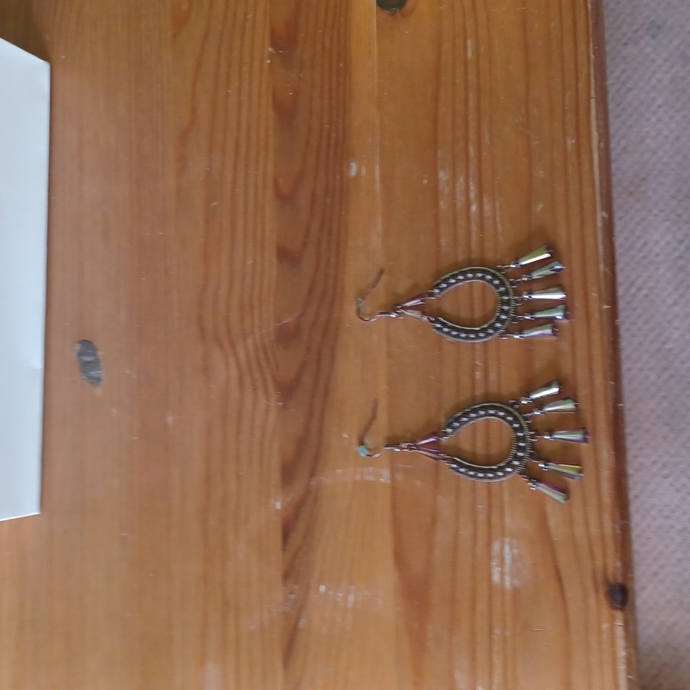 Pair of dangle earrings, One Size